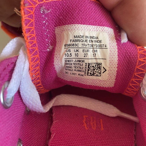Converse All Star kids sneakers size 27 like new, peach color