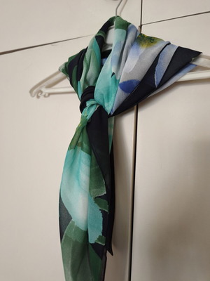 Women's scarf with watercolour floral design in turquoise and green, like new