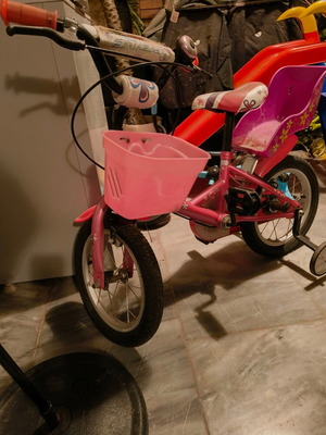 Children's bicycle with training wheels