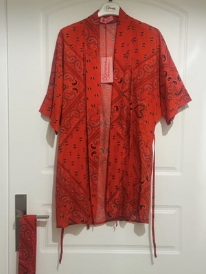 Karavan Ariadne Bandana-Print Kimono New, One Size, Black and Red