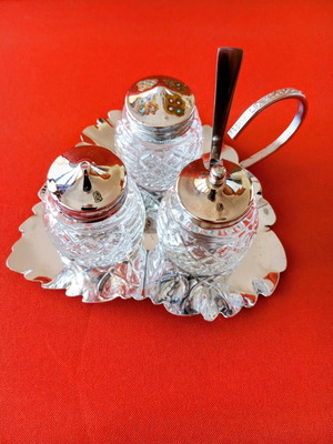 Antique salt and pepper set like new