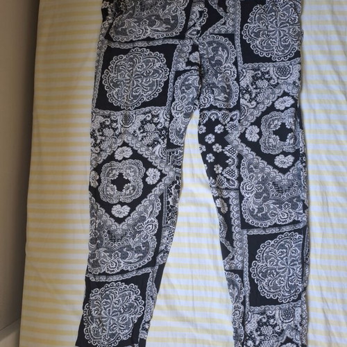 Printed black and white pants like new, size M