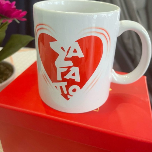 Gift set mug and wallet in paper packaging