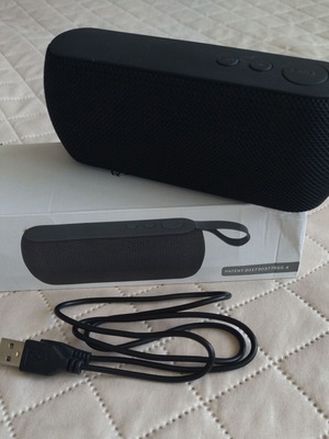 Portable Bluetooth Speaker Q106 like new