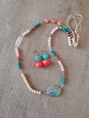 Jewelry set bronze necklace and earrings with carnelian and chalcedony gemstones new