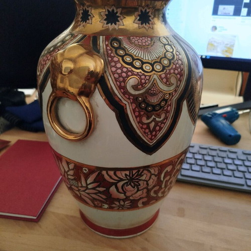 Handmade vase like new, made in Macau, height 31 cm
