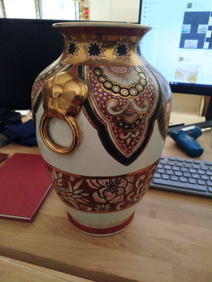 Handmade vase like new, made in Macau, height 31 cm