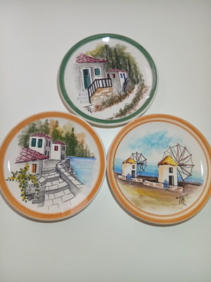 Decorative wall plates set of 3, handmade, like new, Greek islands theme