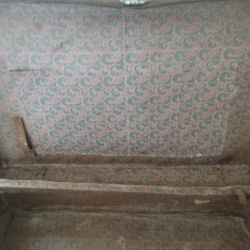 Antique suitcase 100 years old in very good condition