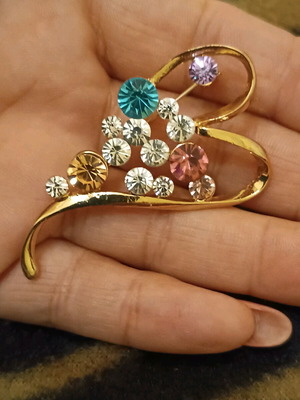 Heart brooch with colorful rhinestones new, gold color