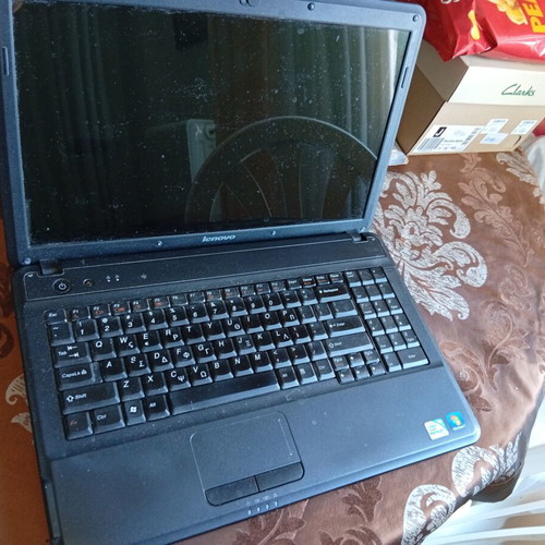 Lenovo G550 laptop used with Linux Mint and screen stain