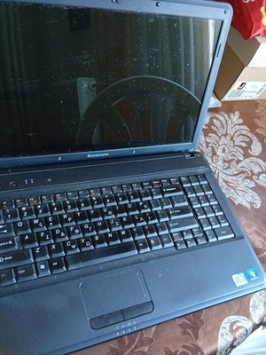 Lenovo G550 laptop used with Linux Mint and screen stain