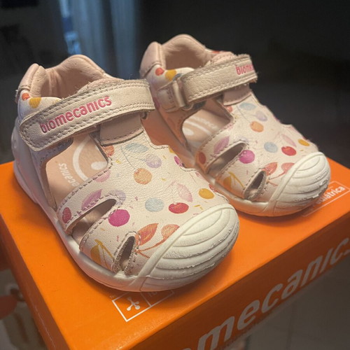 Biomecanics anatomical shoes like new, size 19, girl