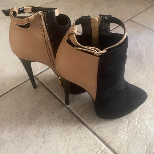 Migato ankle boots new, black suede with beige leather and strap
