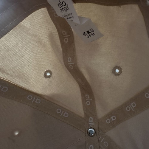 Alo Yoga Off Duty Cap like new, beige