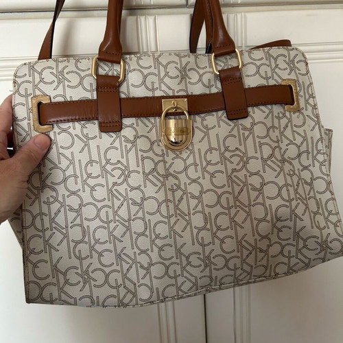 Calvin Klein handbag modern like new, multicolored