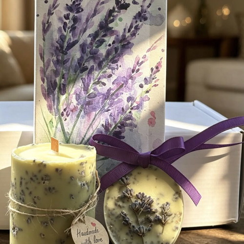 Luxury lavender gift set with soy wax and botanical sachet