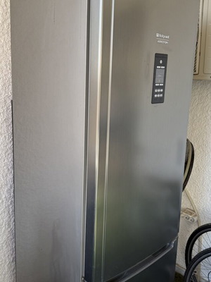 Ariston Hotpoint refrigerator freezer no frost