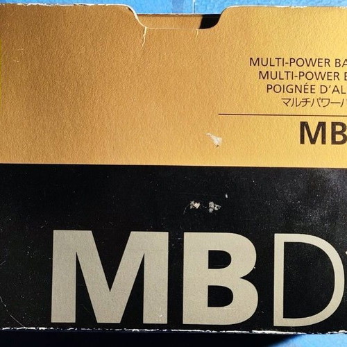 Nikon MB-D10 Multi-Power Battery Pack like new
