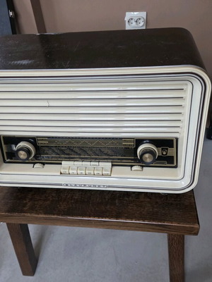 Παλαιά ραδιόφωνα 2 τεμάχια και γραμμόφωνο σαν καινούργια