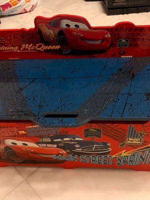 Съхранително сандъче McQueen Cars в отлично състояние