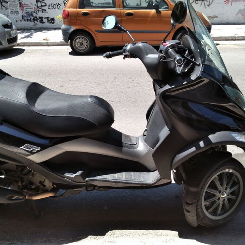 Piaggio MP3 400 μεταχειρισμένο με μπαγκαζιέρα, συναγερμό και καινούργια λάστιχα