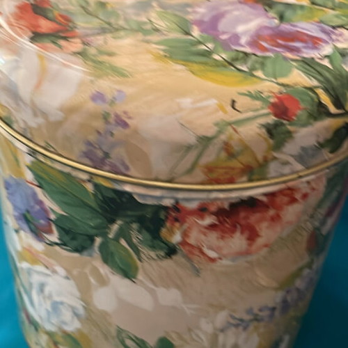 Collectible tin boxes pack of 5, like new