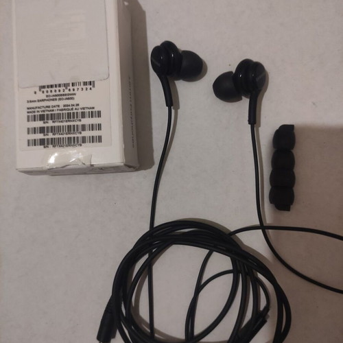Samsung EO-IA500 audiophile earphones like new with microphone