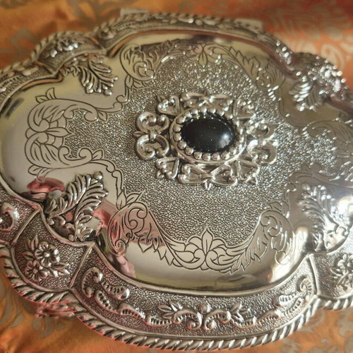 Silver-plated jewelry box oval with embossed designs new