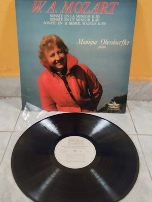 Mozart Vinyl Record like new, classical music