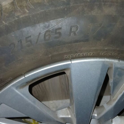 Peugeot 3008 17-inch alloy wheels with tires, 22000 km