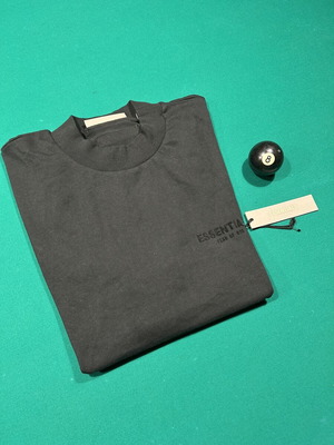 Essentials Tee black, size M-L, like new