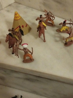 Painted toy soldiers 1/32 scale used set with Indians and accessories