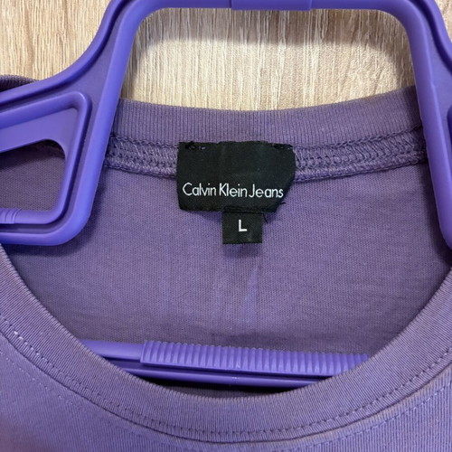 Calvin Klein short sleeve t-shirt used, purple, size L