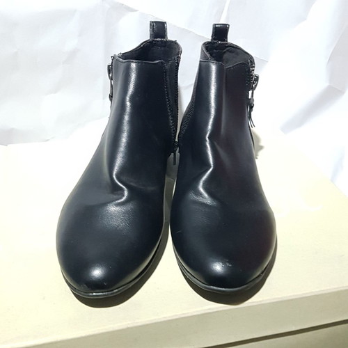 Straight black ankle boots used, size 40