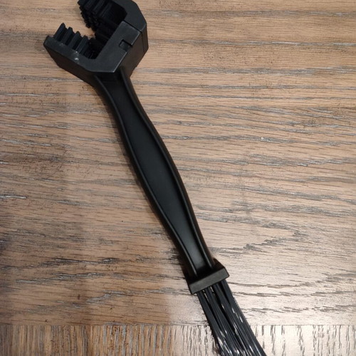 Chain cleaning brush new for motorcycles and bicycles