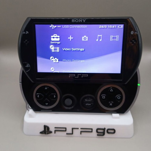 Psp Go black used in excellent condition with charging cable
