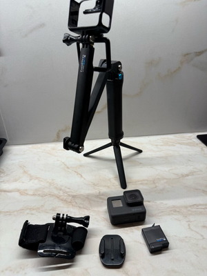 GoPro Hero 5 Black μεταχειρισμένη με χερούλι τρίποδο, δεύτερη μπαταρία, περικάρπιο