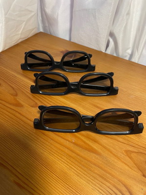 3D cinema glasses like new, pack
