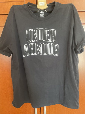Under Armour T-shirt size S like new