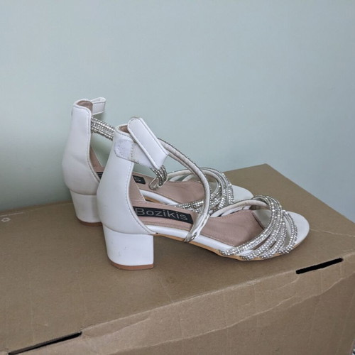 Bozikis girls' white high-heeled shoes size 31 used with rhinestones