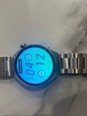 Smartwatch like new, compatible with iPhone and Android