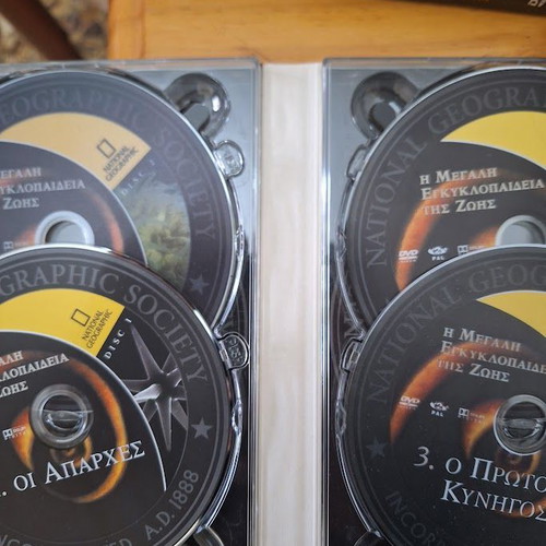 The Life Encyclopedia DVD set like new, 16 discs, dubbed