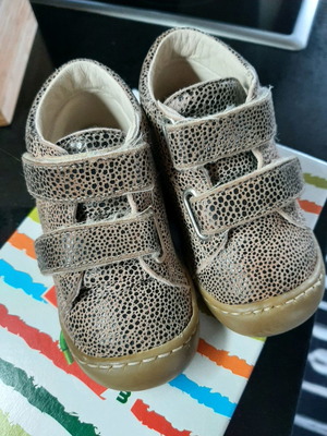 Children's leather shoes used, anatomical boots