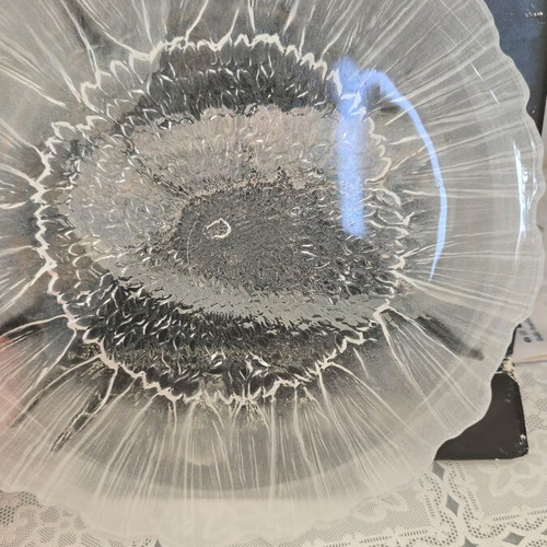 Kosta Boda Linda crystal serving platters, sunflower design, 26 cm