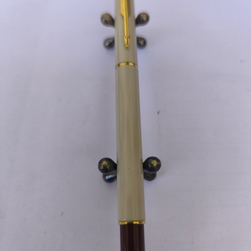 Parker 88 pen ivory like new with converter