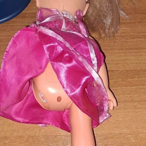 Doll with mechanism used, with one leg