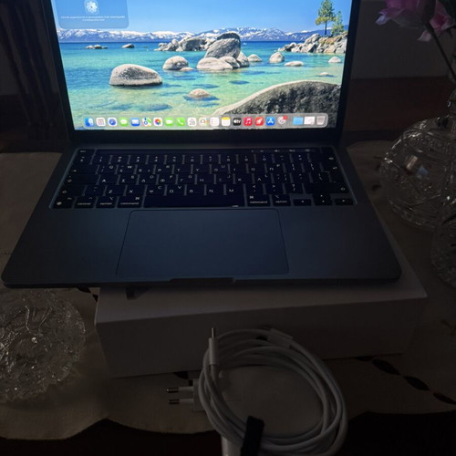 MacBook Pro M1 256GB like new with charger and box