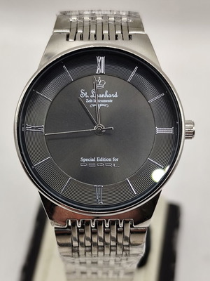 New men's wristwatch