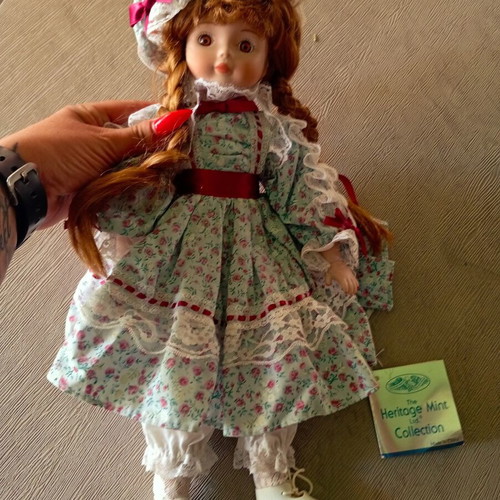 The Heritage Mint porcelain doll Melissa new from the 80s